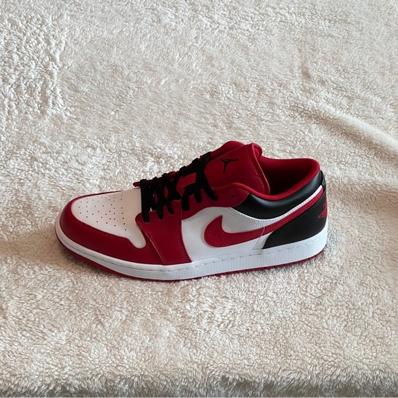 NWOT Nike Men’s Air Jordan 1 Bulls 553558-163 Athletic Sneakers Size 12. - Picture 5 of 6